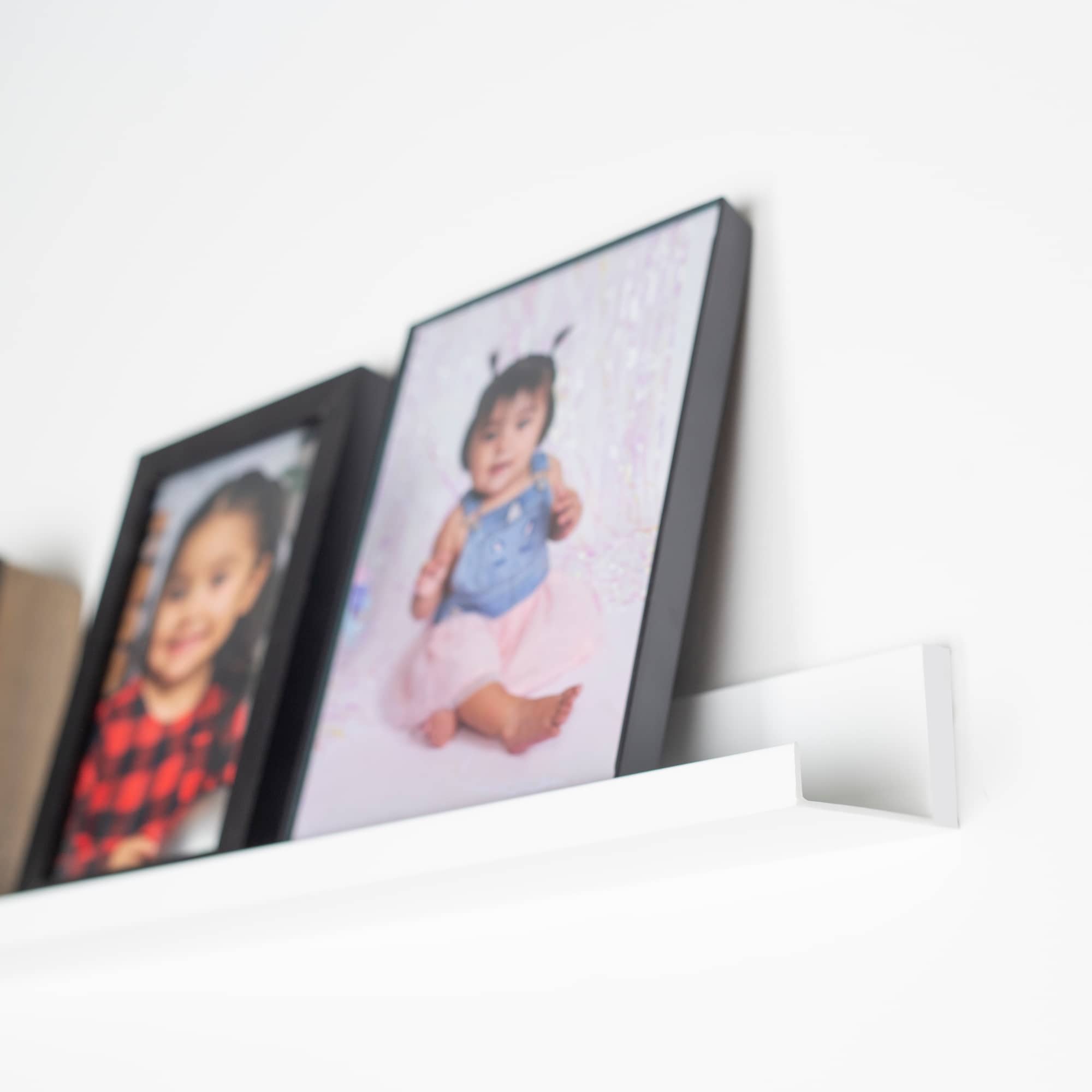 HangZ™ White No Stud Photo Ledge